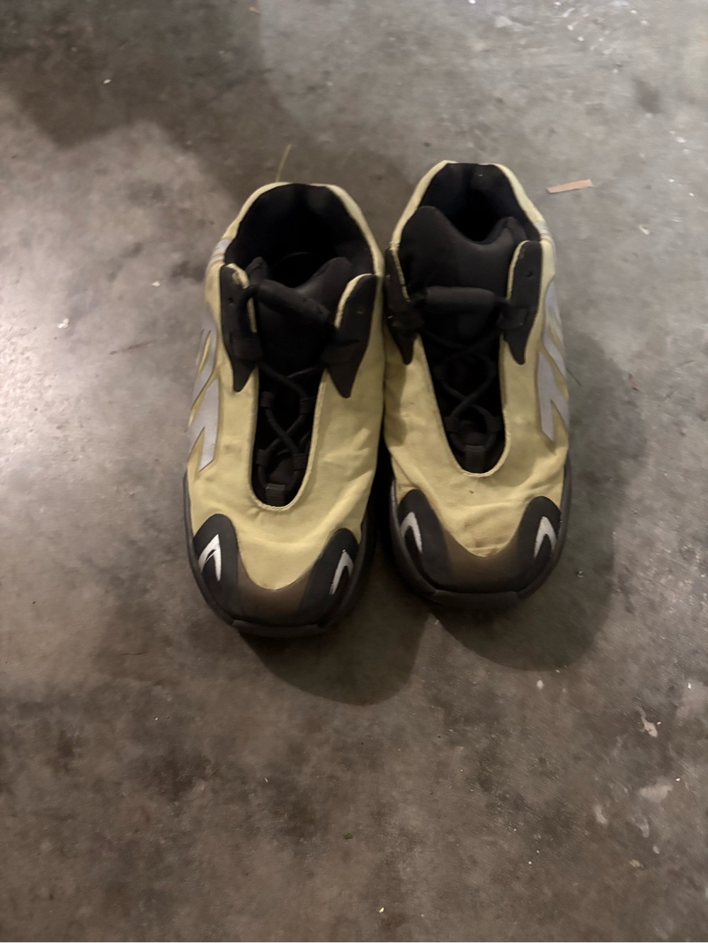Kids Yeezy 700 sneakers